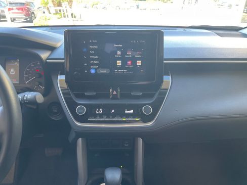 Used 2025 Toyota Corolla Cross LE image 17