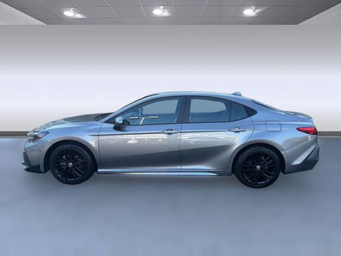 Used 2025 Toyota Camry SE w/ Convenience Package AWD/4WD image 2