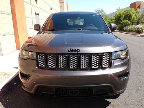 Used 2021 Jeep Grand Cherokee Laredo X AWD/4WD image 2