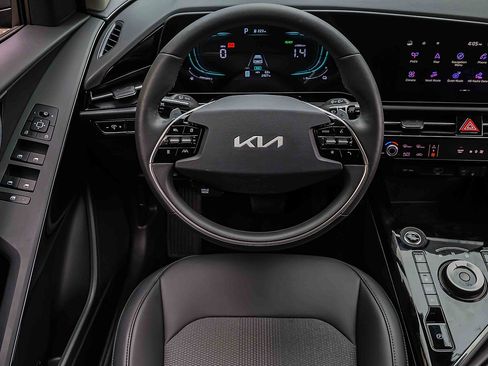 Certified 2025 Kia Niro EX w/ EX Cold Weather Package FWD image 20
