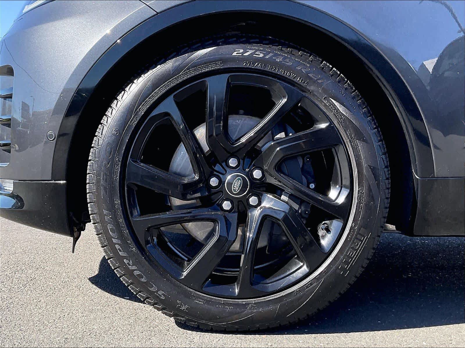 Used 2025 Land Rover Discovery Dynamic SE AWD/4WD image 12
