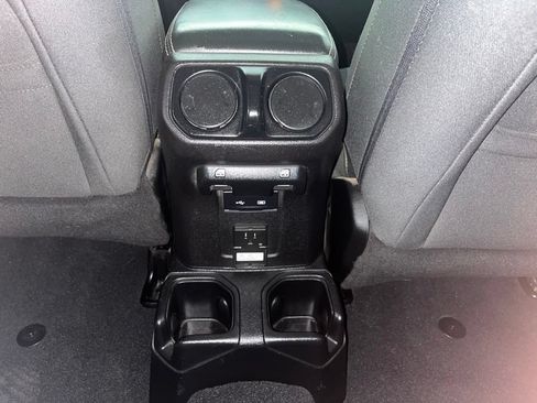 Used 2018 Jeep Wrangler Unlimited Sahara AWD/4WD image 30
