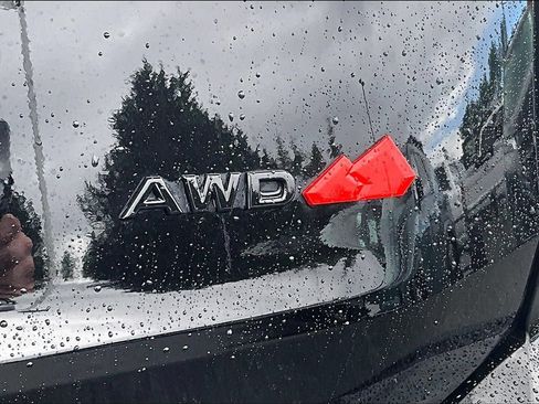 Used 2025 Nissan Rogue SV AWD/4WD image 23
