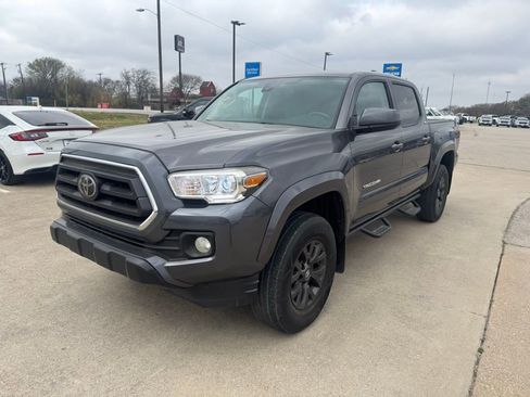 Used 2020 Toyota Tacoma SR5 image 3