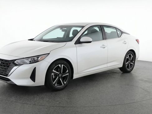 Used 2025 Nissan Sentra SV image 3
