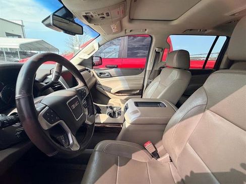 Used 2018 GMC Yukon XL SLT w/ Premium Edition image 3