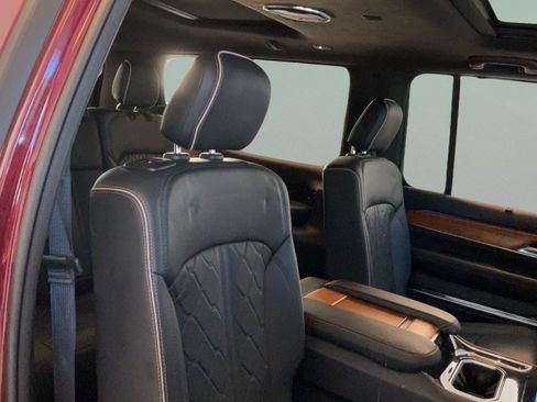 Used 2023 Jeep Grand Wagoneer Series III AWD/4WD image 40