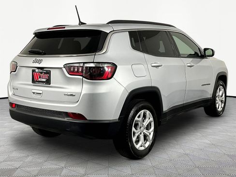 Used 2024 Jeep Compass Latitude AWD/4WD image 6