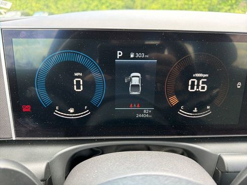 Used 2025 Hyundai Santa Cruz SEL FWD image 2