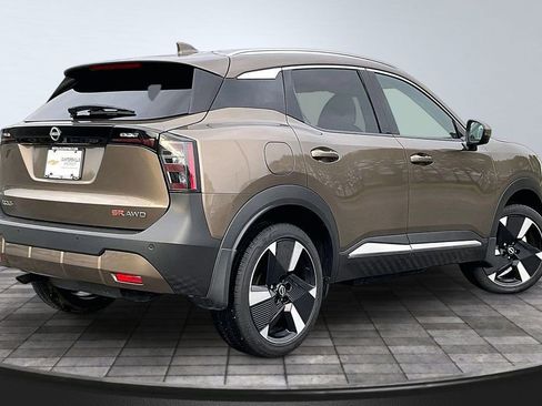Used 2025 Nissan Kicks SR AWD/4WD image 2
