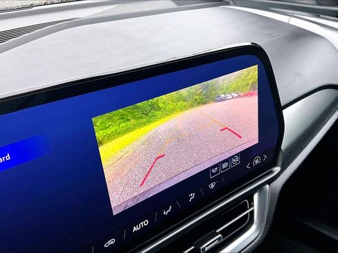 Used 2025 Chevrolet Equinox EV LT FWD image 23