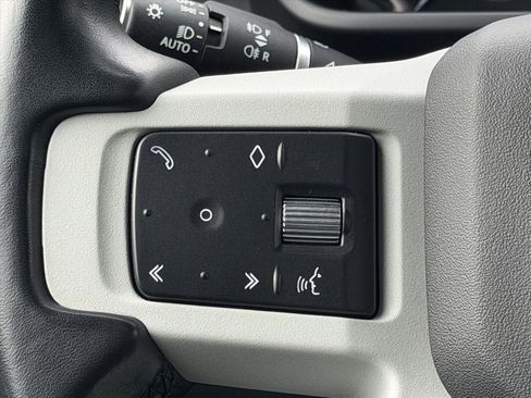 Used 2023 Land Rover Defender 130 SE image 20