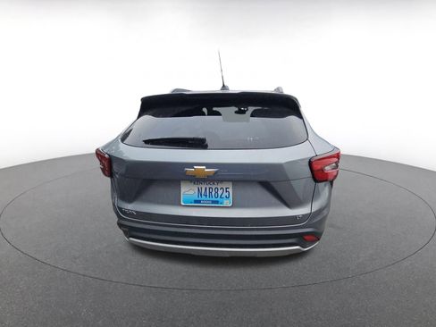 Used 2025 Chevrolet Trax LT image 7