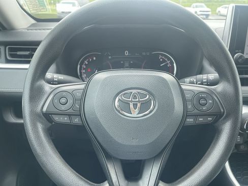 Used 2025 Toyota RAV4 XLE FWD image 18