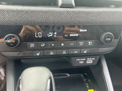 Used 2026 Subaru Outback Limited AWD/4WD image 12