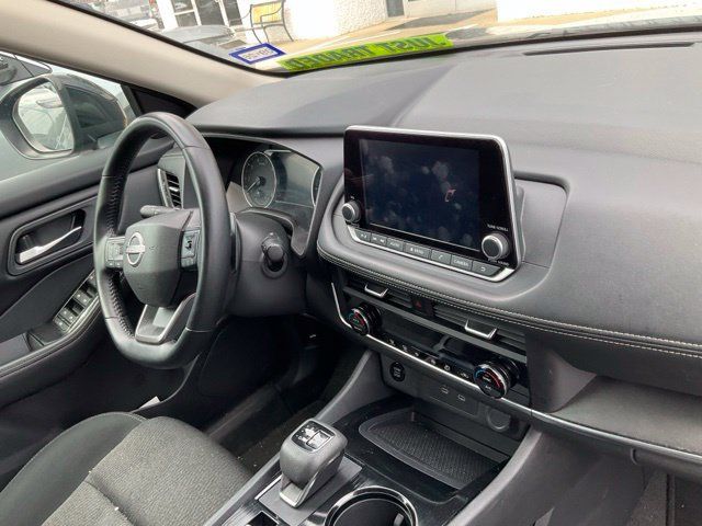 Used 2025 Nissan Rogue SV FWD image 9