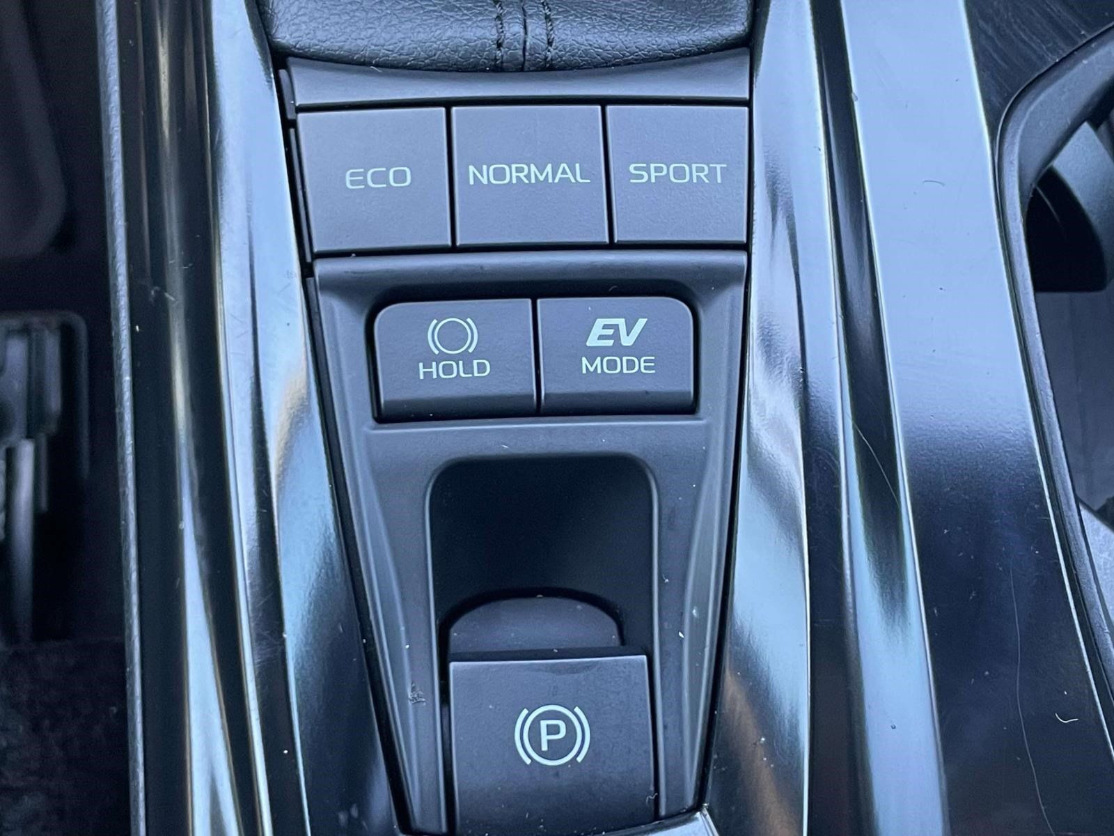 Used 2025 Toyota Camry LE w/ Convenience Package FWD image 30