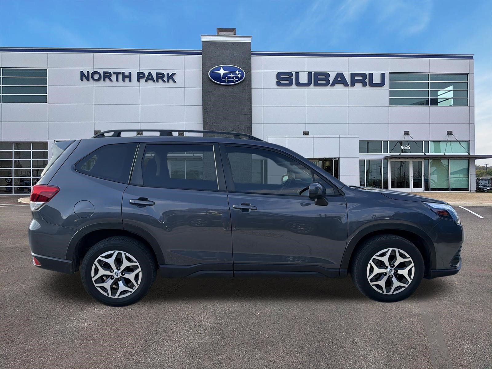 Used 2024 Subaru Forester Premium AWD/4WD image 2