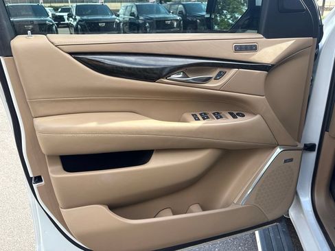 Used 2019 Cadillac Escalade Platinum AWD/4WD image 9