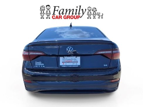 Used 2024 Volkswagen Jetta SE w/ Panoramic Sunroof Package FWD image 3