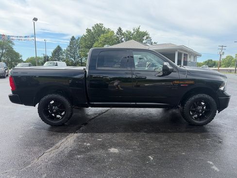 Used 2019 RAM 1500 Classic SLT w/ Black Appearance Group AWD/4WD image 4