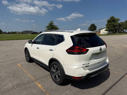 Used 2019 Nissan Rogue SV w/ Sun & Sound Touring Package FWD image 3