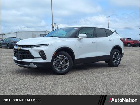 Used 2025 Chevrolet Blazer LT FWD image 1
