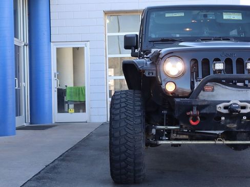 Used 2014 Jeep Wrangler Unlimited Rubicon w/ Connectivity Group image 23