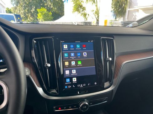 Used 2025 Volvo V60 B5 Cross Country Plus image 21