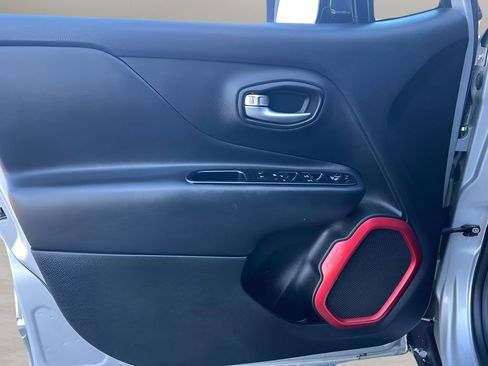 Used 2017 Jeep Renegade Trailhawk image 13