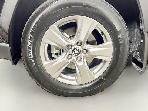Used 2025 Toyota RAV4 XLE w/ Convenience Package FWD image 14