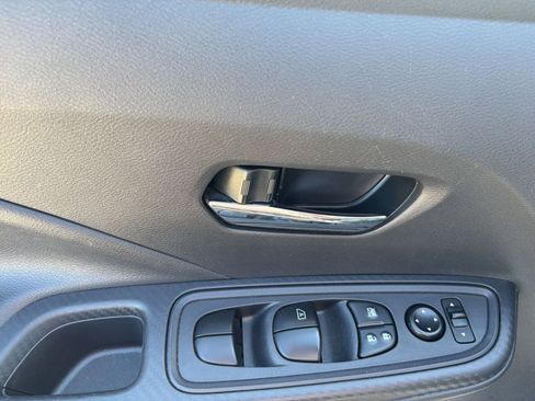 Used 2025 Nissan Versa SV image 18