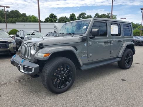 Used 2023 Jeep Wrangler Unlimited Sahara w/ Cold Weather Group AWD/4WD image 3