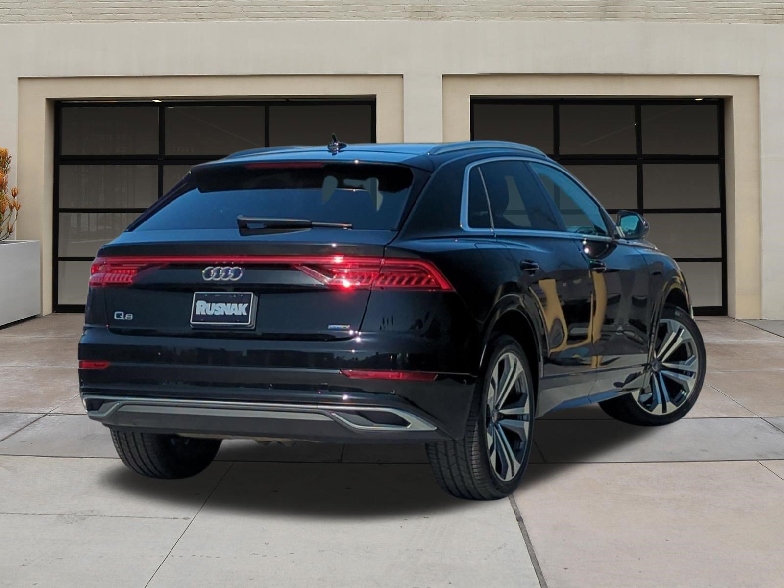Used 2019 Audi Q8 Premium Plus w/ Premium Plus AWD/4WD image 4