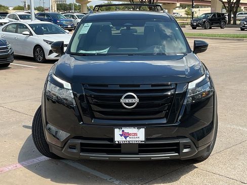 New 2025 Nissan Pathfinder SV w/ Black Appearance Package image 3