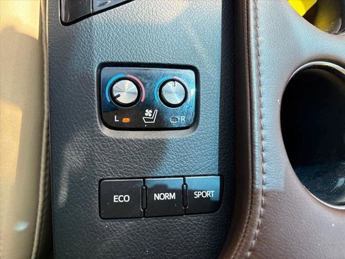 Used 2015 Toyota Avalon Limited FWD image 18