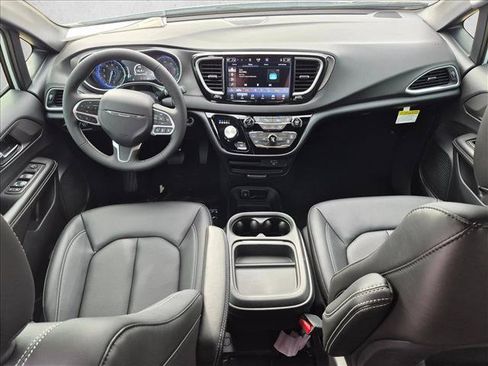 New 2027 Chrysler Pacifica LX FWD image 13
