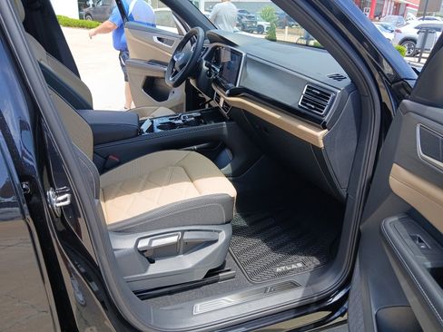 New 2026 Volkswagen Atlas Cross Sport SE FWD image 24