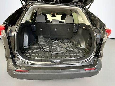 Used 2021 Toyota RAV4 XLE FWD image 23