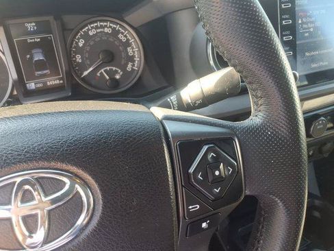 Certified 2022 Toyota Tacoma TRD Off-Road AWD/4WD image 9