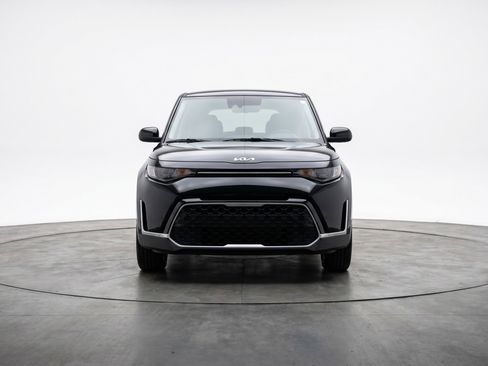 Used 2025 Kia Soul LX w/ LX Technology Package FWD image 2
