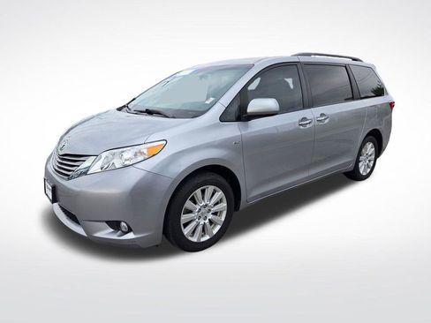 Used 2017 Toyota Sienna XLE AWD/4WD image 8