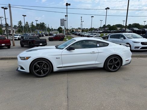 Used 2017 Ford Mustang GT Premium w/ Equipment Group 401A RWD image 9
