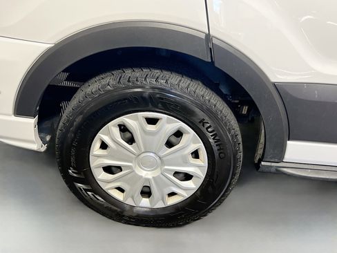 Used 2023 Ford Transit 350 XLT image 13