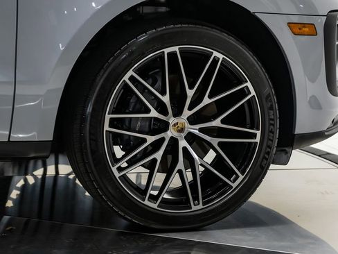 Used 2024 Porsche Macan AWD/4WD image 56