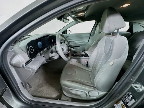Used 2024 Hyundai Elantra SEL image 13