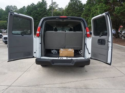 Used 2024 GMC Savana 3500 LS RWD image 13