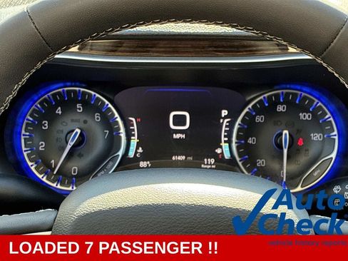 Used 2024 Chrysler Pacifica Limited FWD image 31