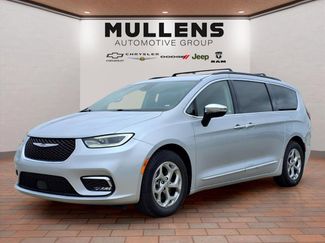 Used 2023 Chrysler Pacifica Limited FWD video 1