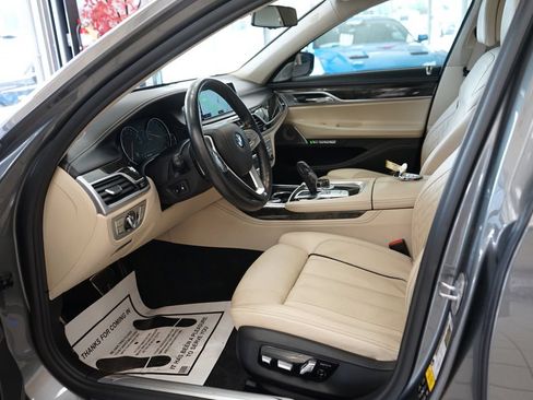 Used 2018 BMW 750i xDrive AWD/4WD image 30